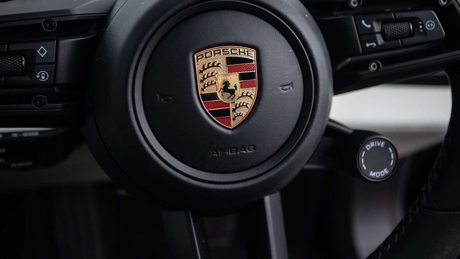 Used Porsche Taycan 2023 for sale - 77373849: Photo 15