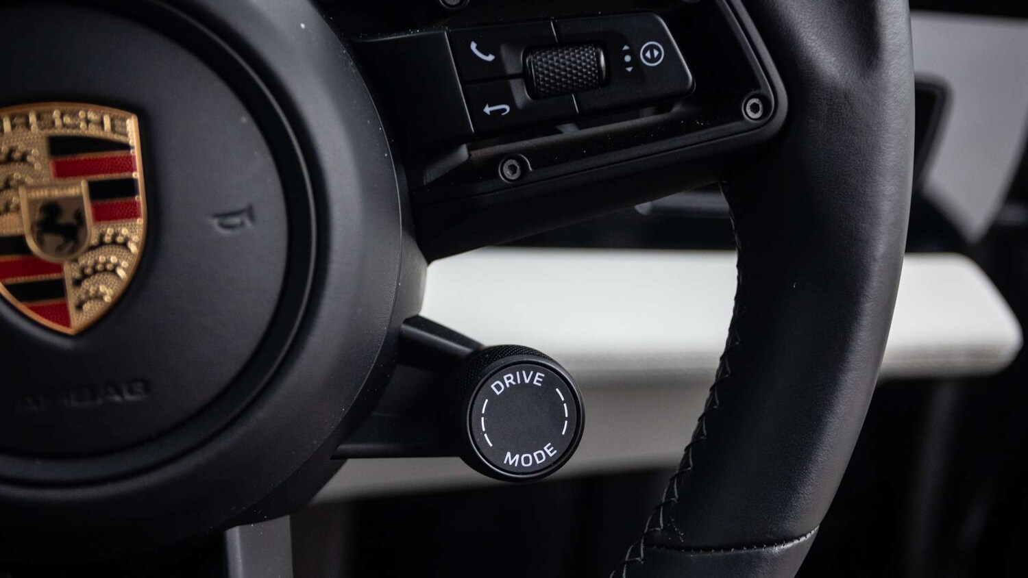 Used Porsche Taycan 2023 for sale - 77373849: Photo 16