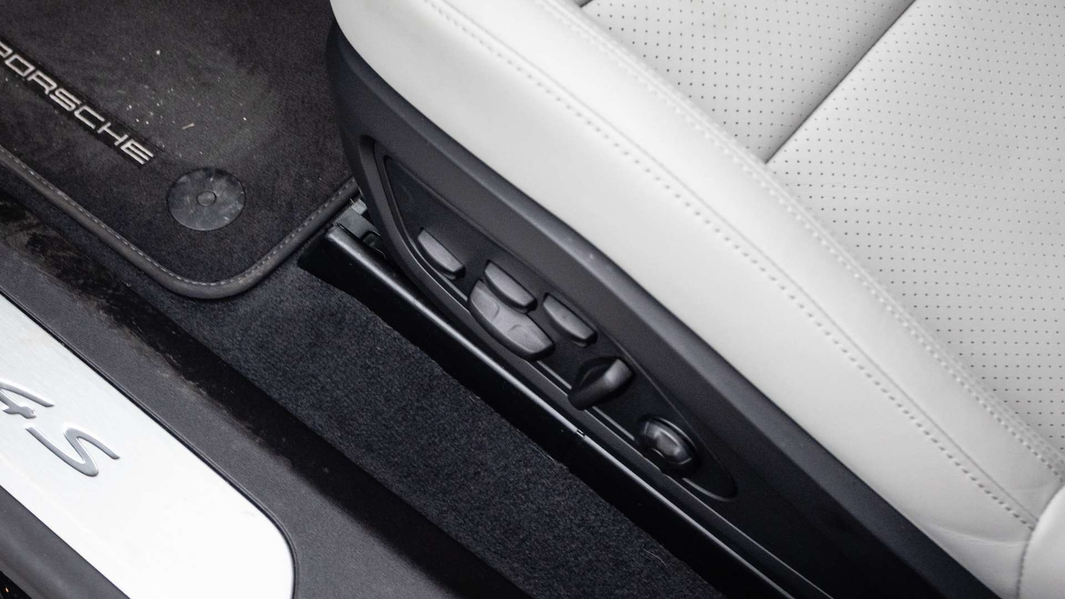 Used Porsche Taycan 2023 for sale - 77373849: Photo 30