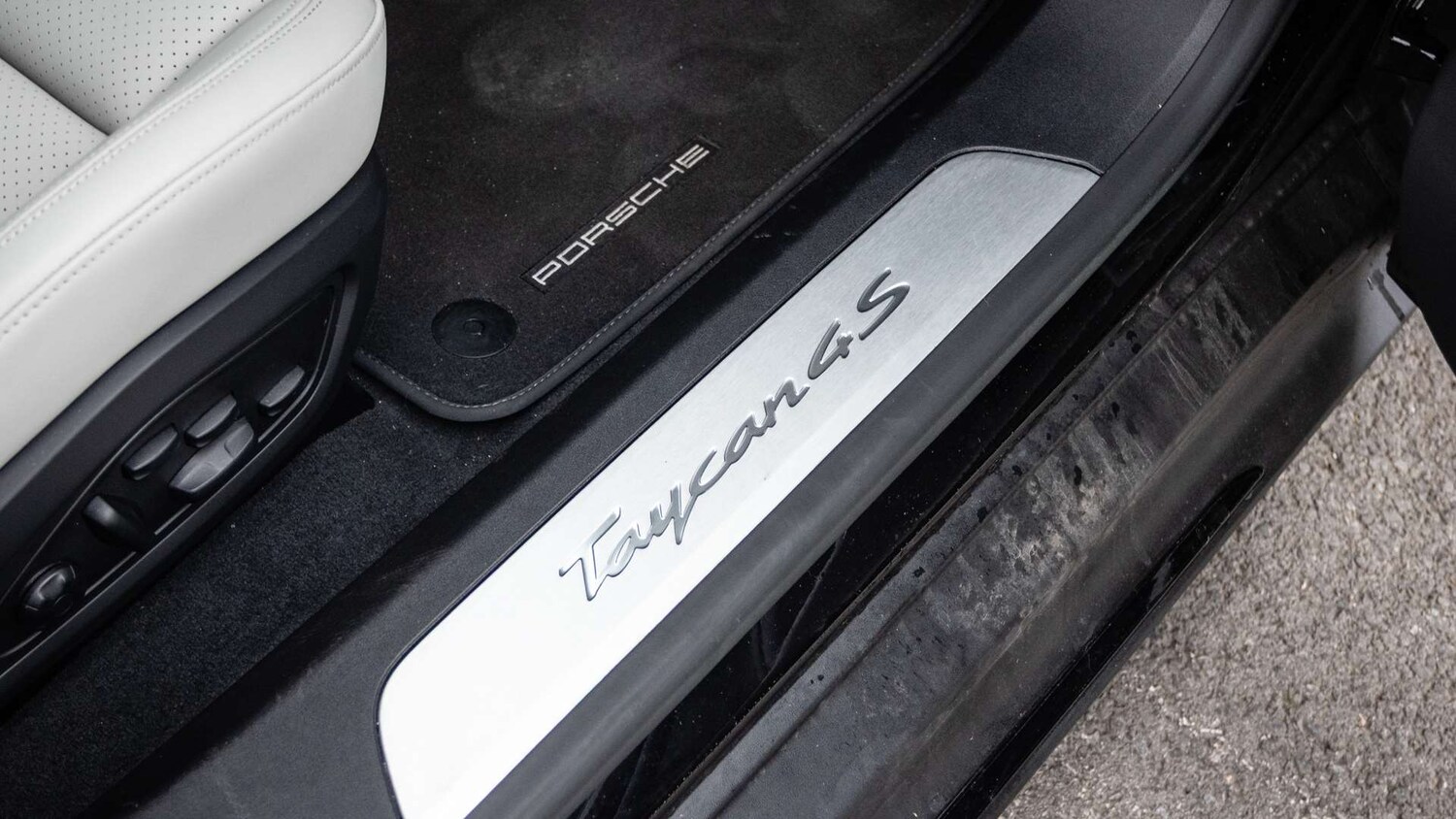 Used Porsche Taycan 2023 for sale - 77373849: Photo 31