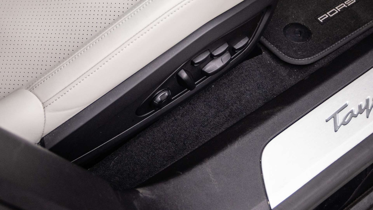 Used Porsche Taycan 2023 for sale - 77373849: Photo 32