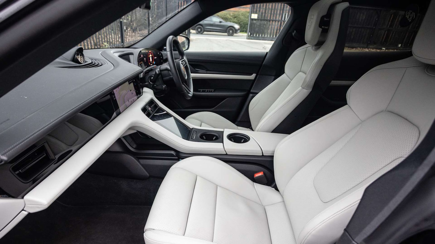 Used Porsche Taycan 2023 for sale - 77373849: Photo 5