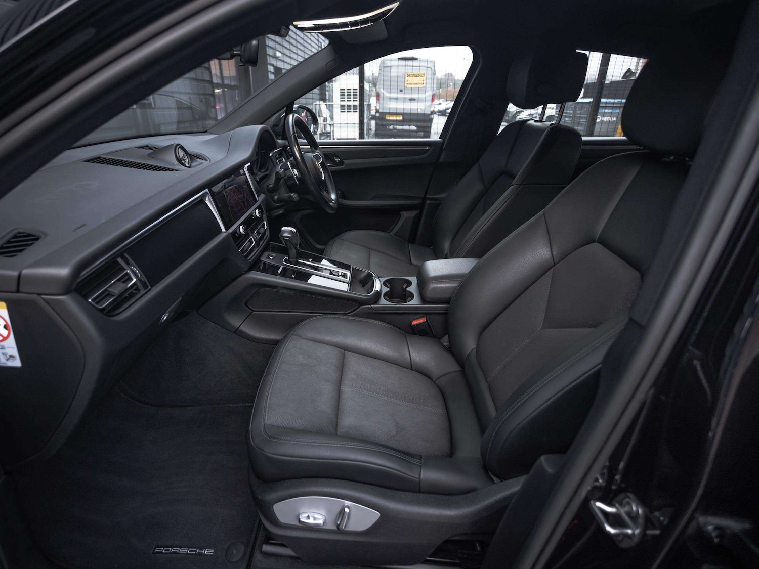 Used Porsche Macan 2022 for sale - 76916232: Photo 14