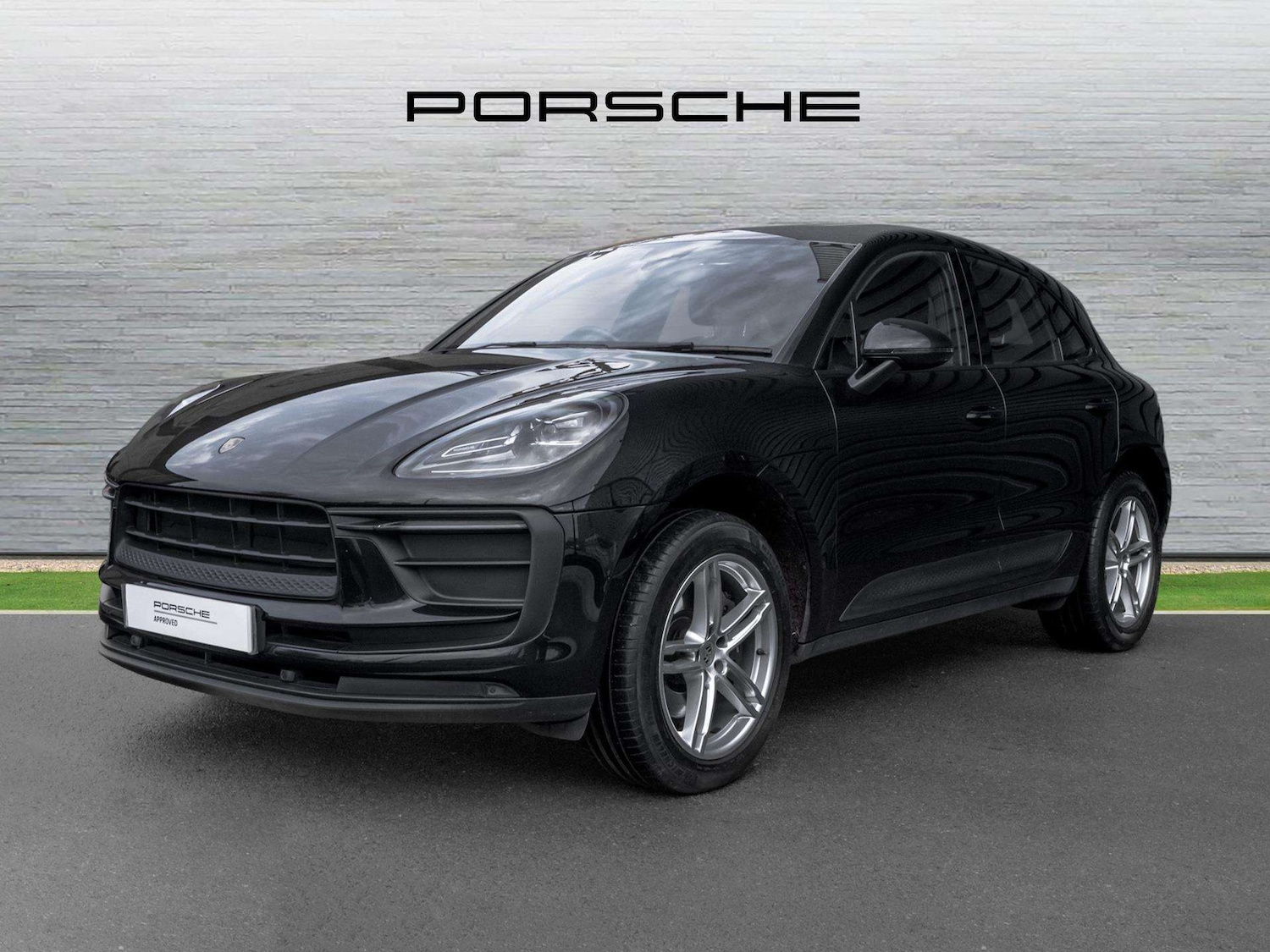 Used Porsche Macan 2022 for sale - 76916232: Photo 2