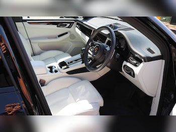 Used Porsche Macan 2023 for sale - 78294586: Photo