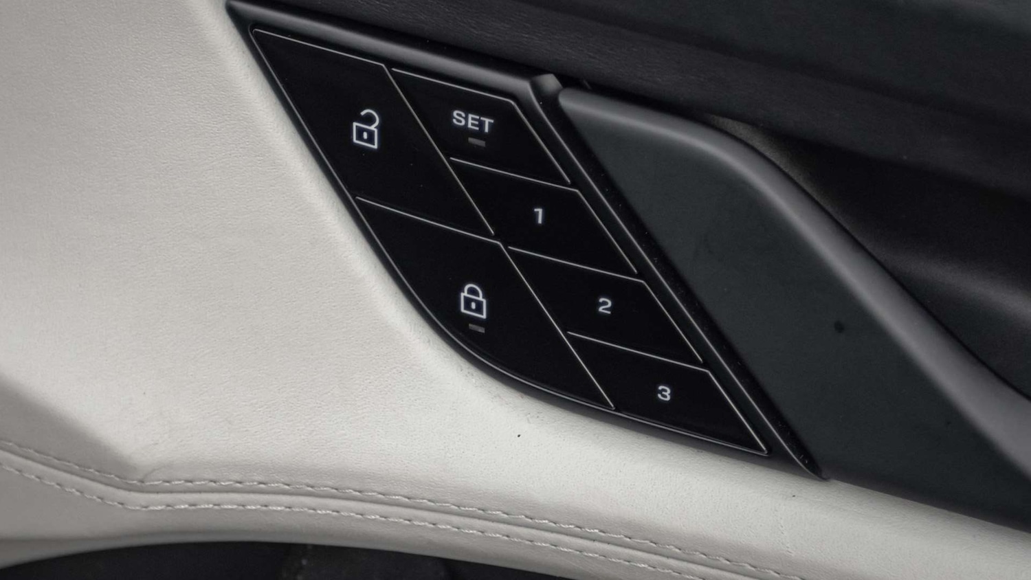 Used Porsche Taycan 2021 for sale - 77068598: Photo 28