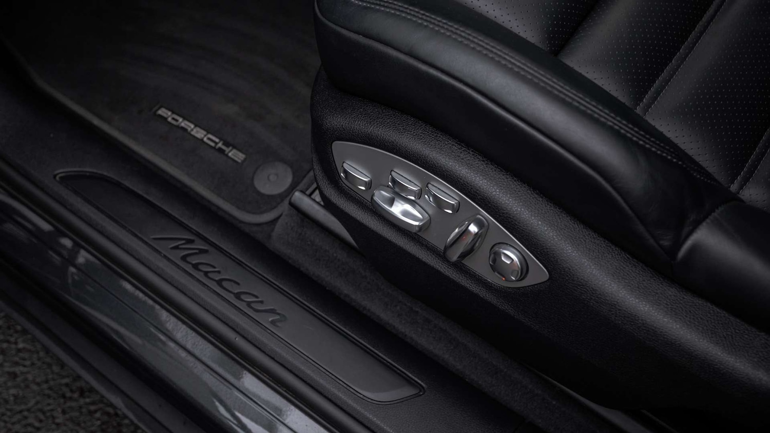 Used Porsche Macan 2021 for sale - 76804834: Photo 31