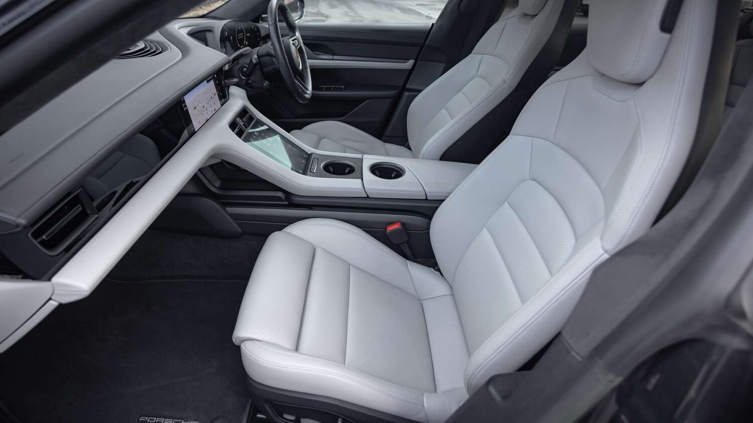 Used Porsche Taycan 2022 for sale - 77219728: Photo 15