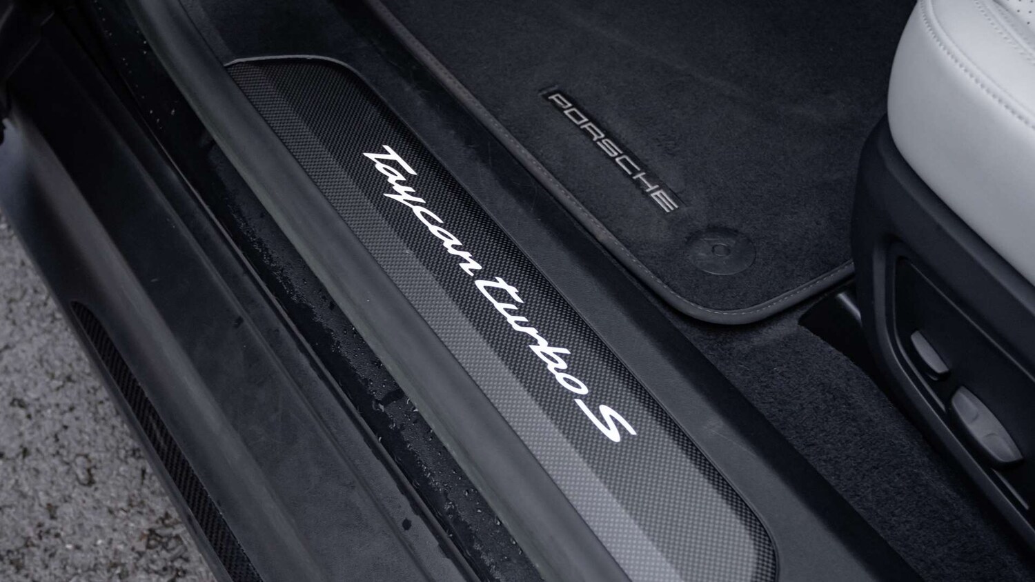 Used Porsche Taycan 2022 for sale - 77219728: Photo 29