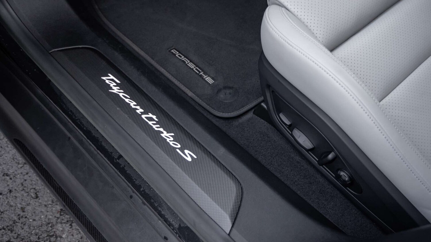 Used Porsche Taycan 2022 for sale - 77219728: Photo 30