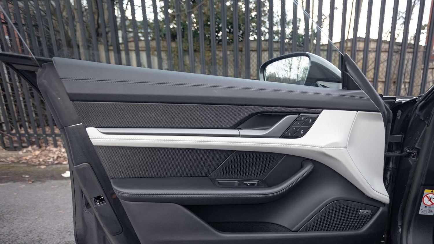 Used Porsche Taycan 2022 for sale - 77219728: Photo 34