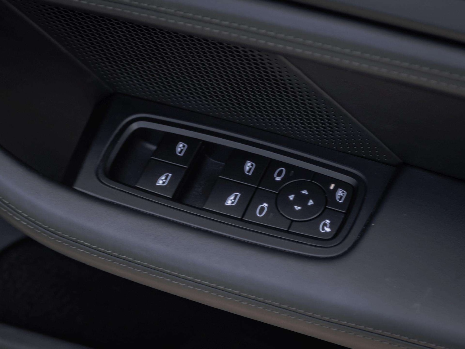 Used Porsche Taycan 2022 for sale - 76141494: Photo 16