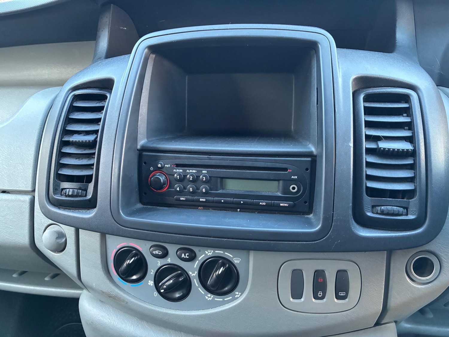 Used Vauxhall Vivaro 2010 for sale - 76701636: Photo 10