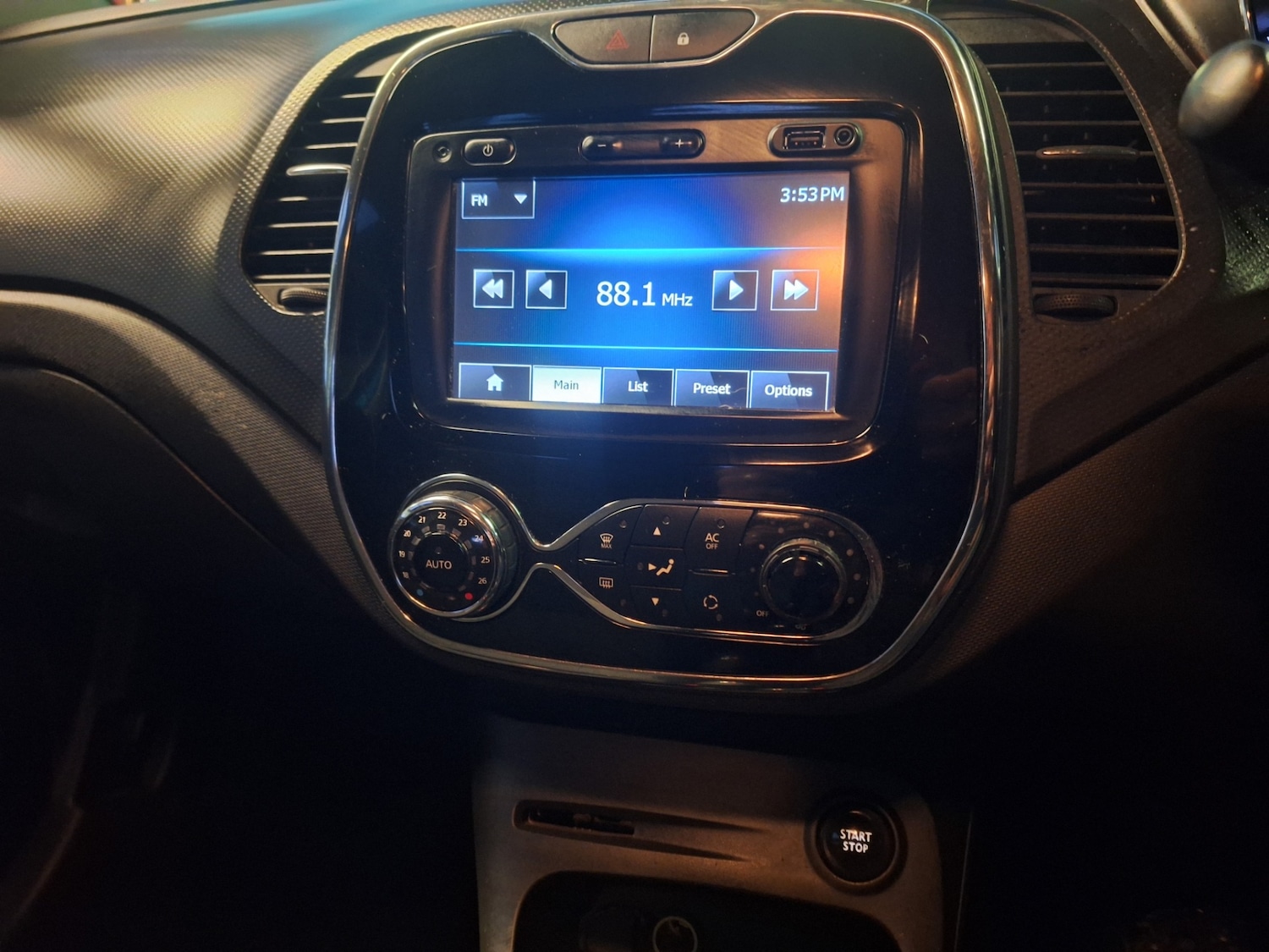 Used Renault Captur 2015 for sale - 76918077: Photo 6