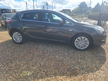Used Vauxhall Astra 2015 for sale - 75825802: Photo