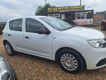 Used Dacia Sandero 2017 for sale - 79595152: Photo