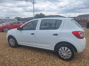 Used Dacia Sandero 2015 for sale - 78945278: Photo