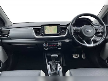 Used Kia Stonic 2018 for sale - 77996808: Photo