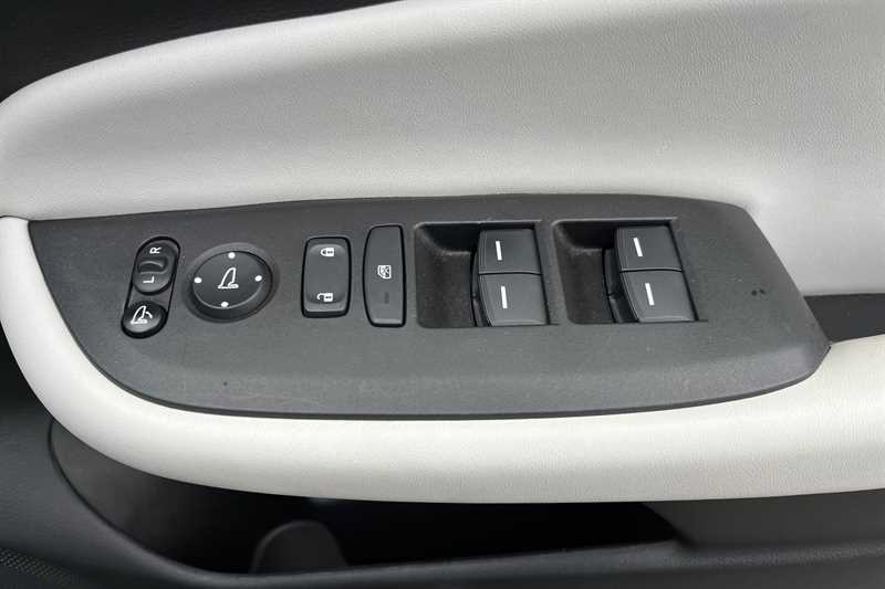 Used Honda Jazz 2022 for sale - 76773620: Photo 18