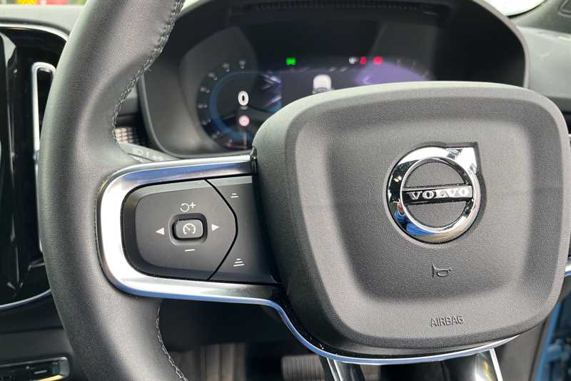 Used Volvo XC40 2023 for sale - 76251787: Photo 17