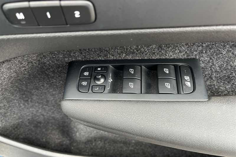 Used Volvo XC40 2023 for sale - 76251787: Photo 18