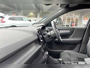 Used Volvo XC40 2023 for sale - 76251787: Photo