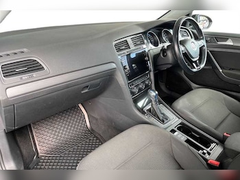 Used Volkswagen Golf 2019 for sale - 78754221: Photo
