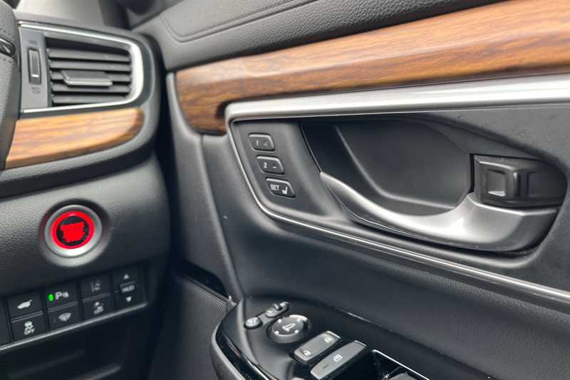 Used Honda CR-V 2018 for sale - 77660625: Photo 32