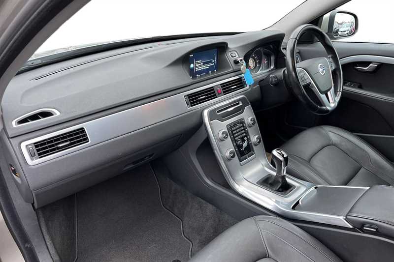 Used Volvo V70 2015 for sale - 77018498: Photo 2