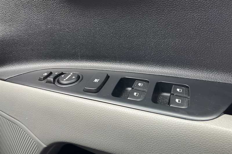 Used Kia Stonic 2018 for sale - 78118000: Photo 18