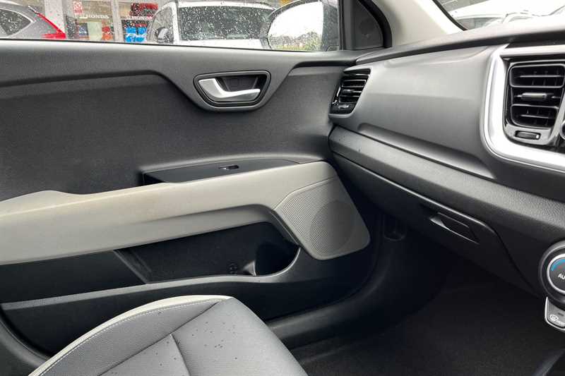 Used Kia Stonic 2018 for sale - 78118000: Photo 25