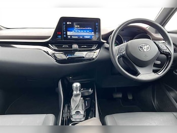 Used Toyota C-HR 2019 for sale - 77996789: Photo