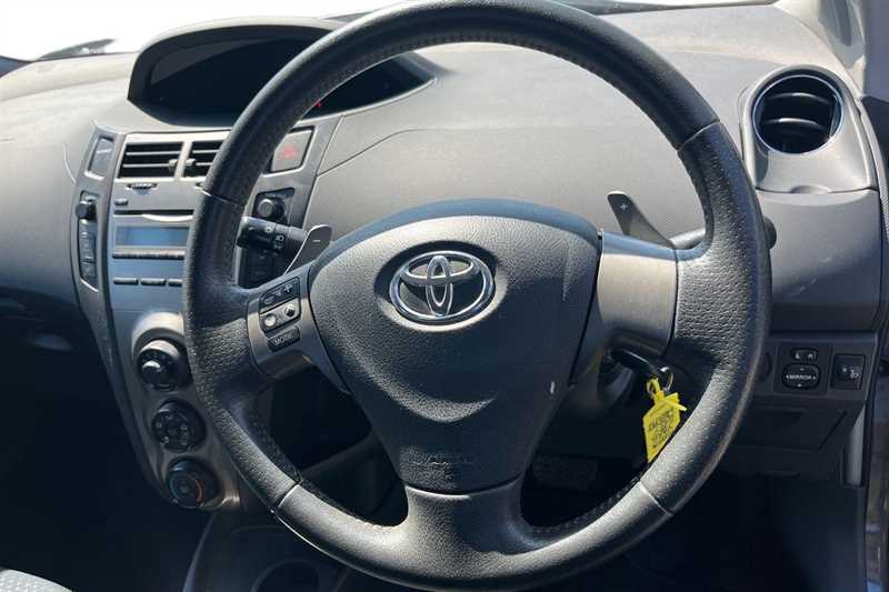 Used Toyota Yaris 2010 for sale - 76381600: Photo 13
