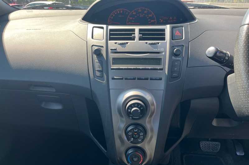 Used Toyota Yaris 2010 for sale - 76381600: Photo 15