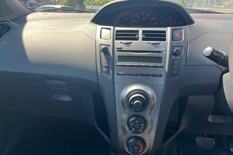 Used Toyota Yaris 2010 for sale - 76381600: Photo 16
