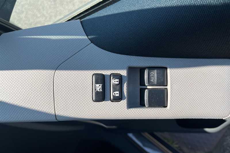 Used Toyota Yaris 2010 for sale - 76381600: Photo 18