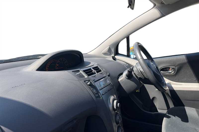 Used Toyota Yaris 2010 for sale - 76381600: Photo 2