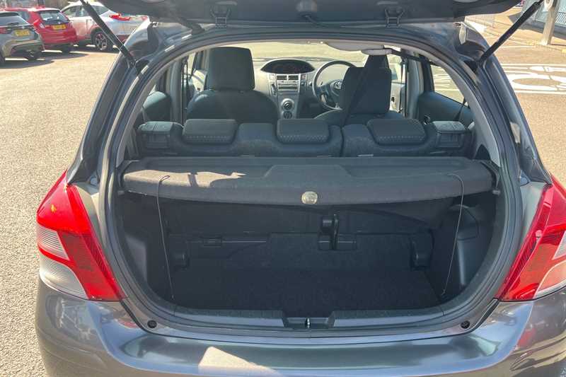 Used Toyota Yaris 2010 for sale - 76381600: Photo 20