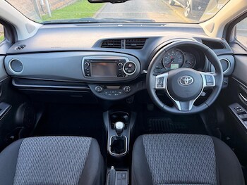 Used Toyota Yaris 2014 for sale - 77793799: Photo