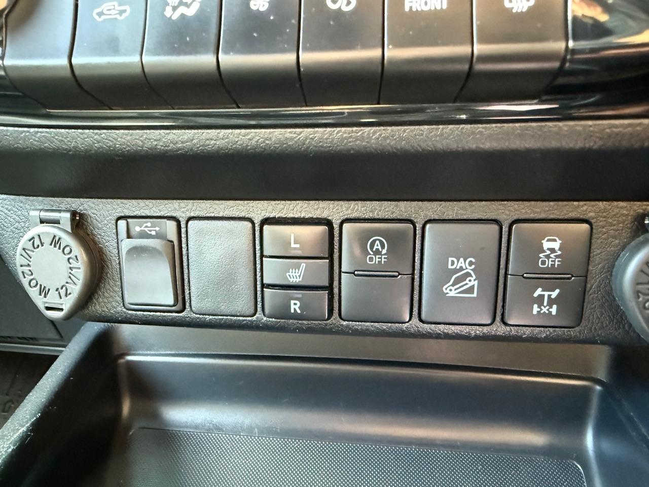 Used Toyota Hilux 2023 for sale - 77840036: Photo 31