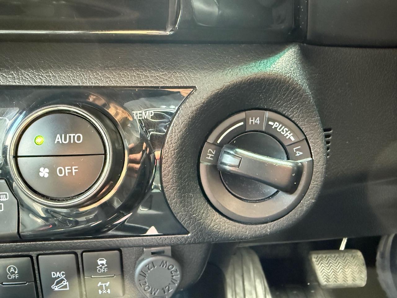 Used Toyota Hilux 2023 for sale - 77840036: Photo 32