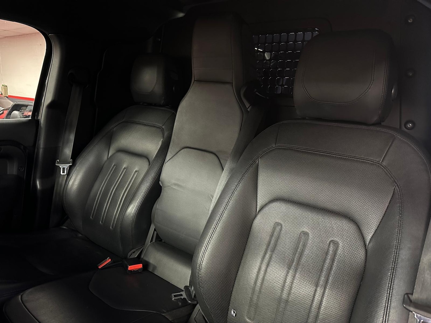 Used Land Rover Defender 2021 for sale - 77040715: Photo 10