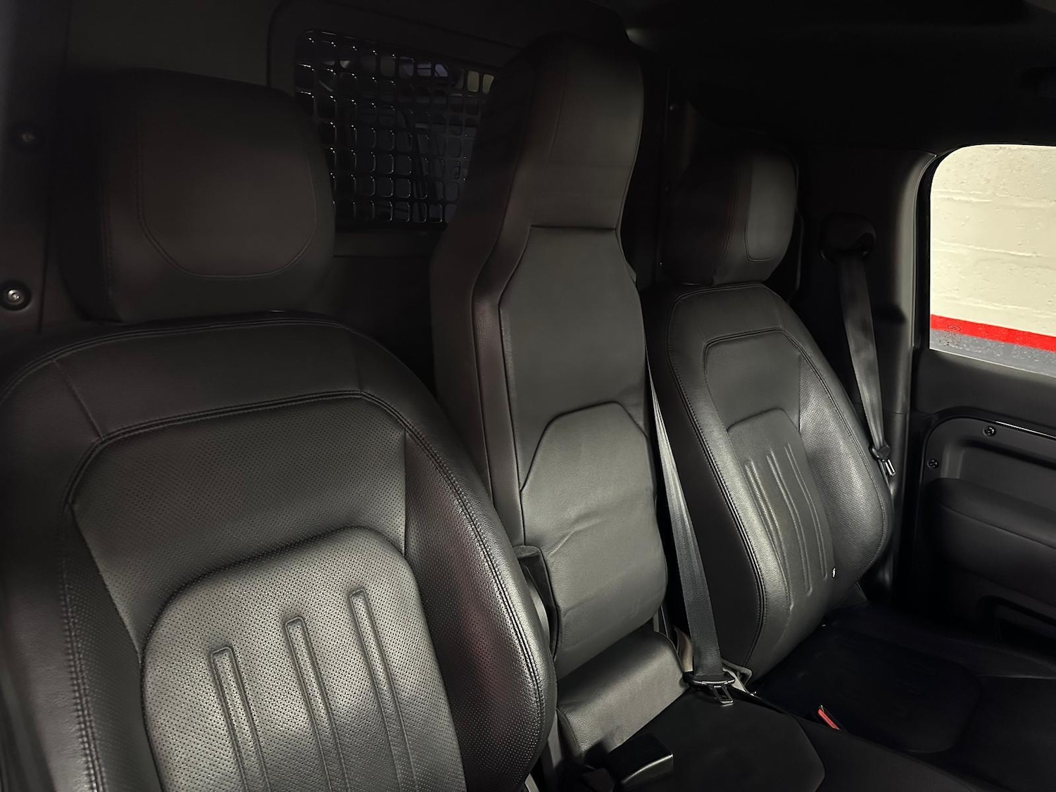 Used Land Rover Defender 2021 for sale - 77040715: Photo 11