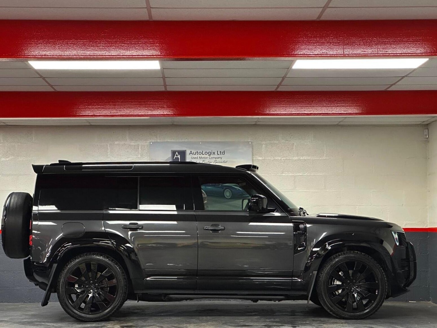 Used Land Rover Defender 2021 for sale - 77040715: Photo 3