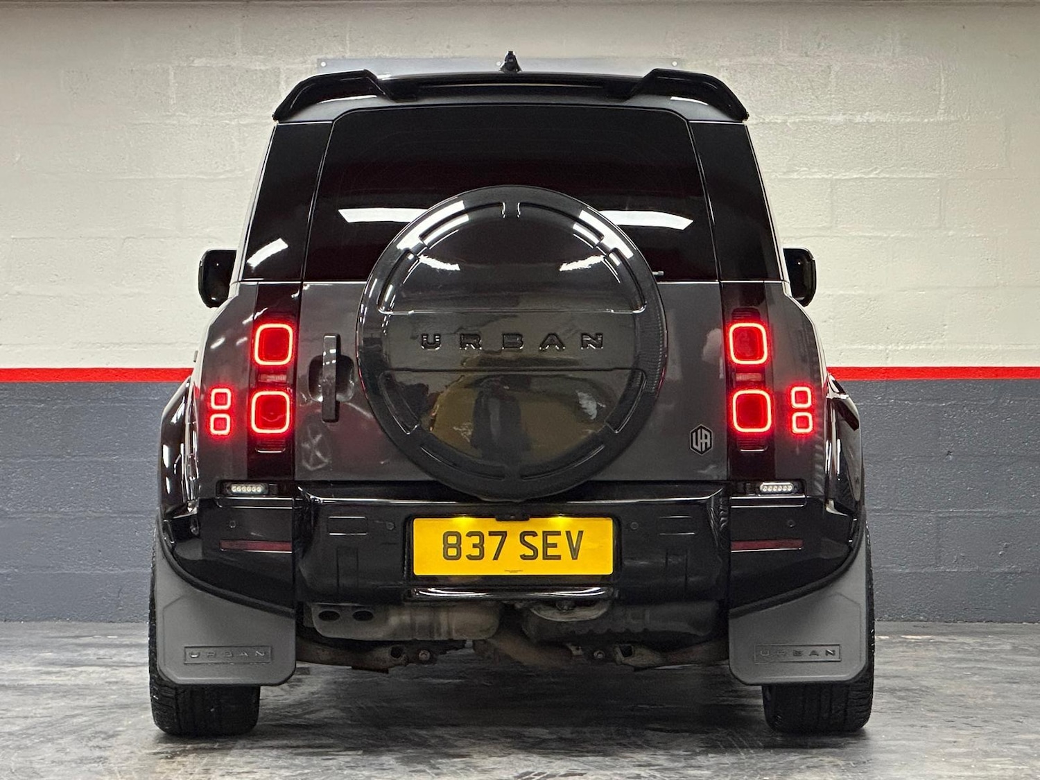 Used Land Rover Defender 2021 for sale - 77040715: Photo 8