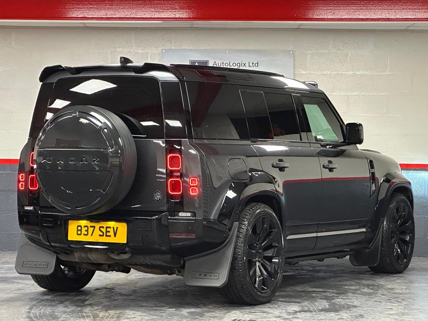 Used Land Rover Defender 2021 for sale - 77040715: Photo 9