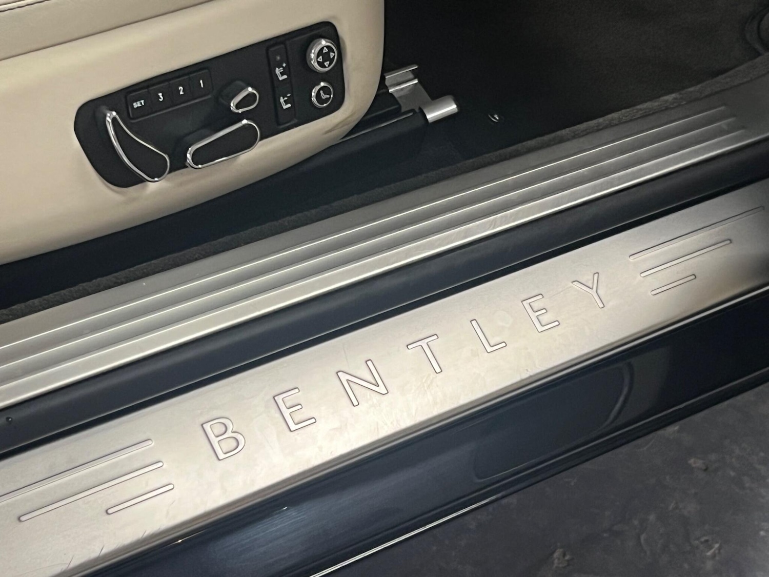 Used Bentley Continental 2012 for sale - 77290769: Photo 11