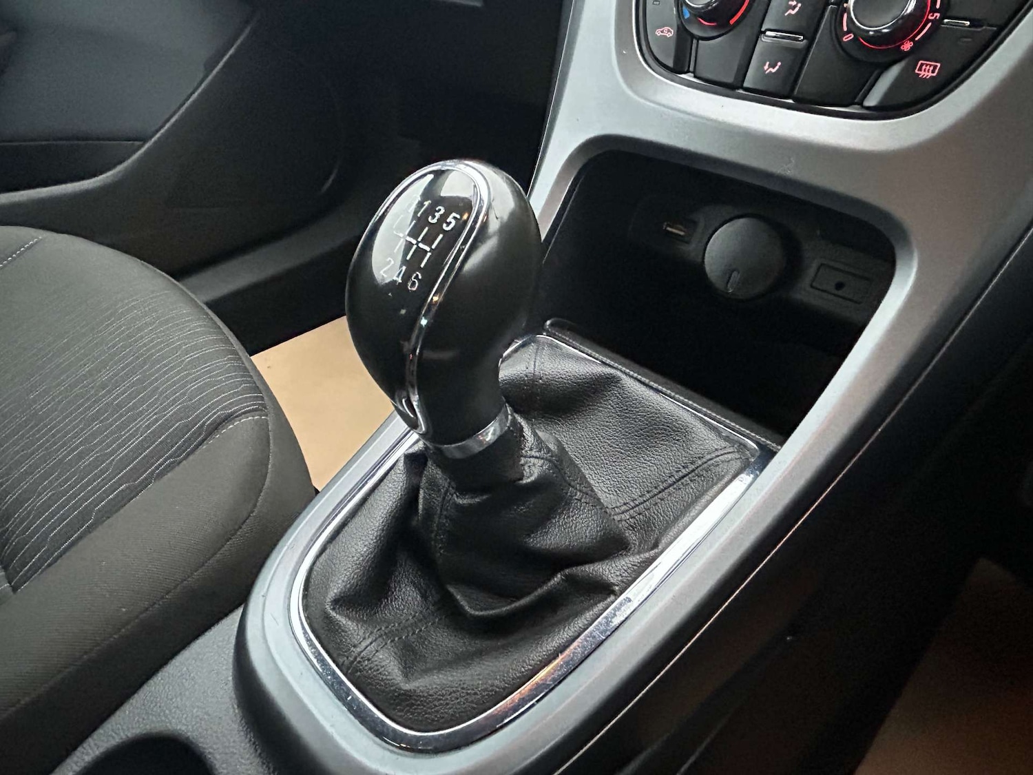 Used Vauxhall Astra 2015 for sale - 77431935: Photo 30