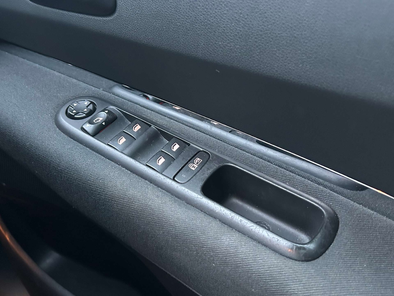 Used Peugeot 5008 2015 for sale - 77621893: Photo 42