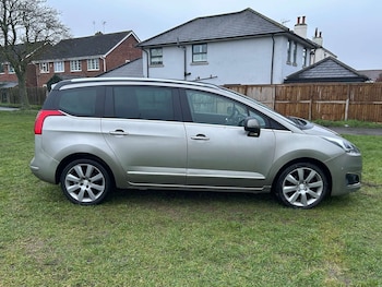 Used Peugeot 5008 2015 for sale - 77621893: Photo
